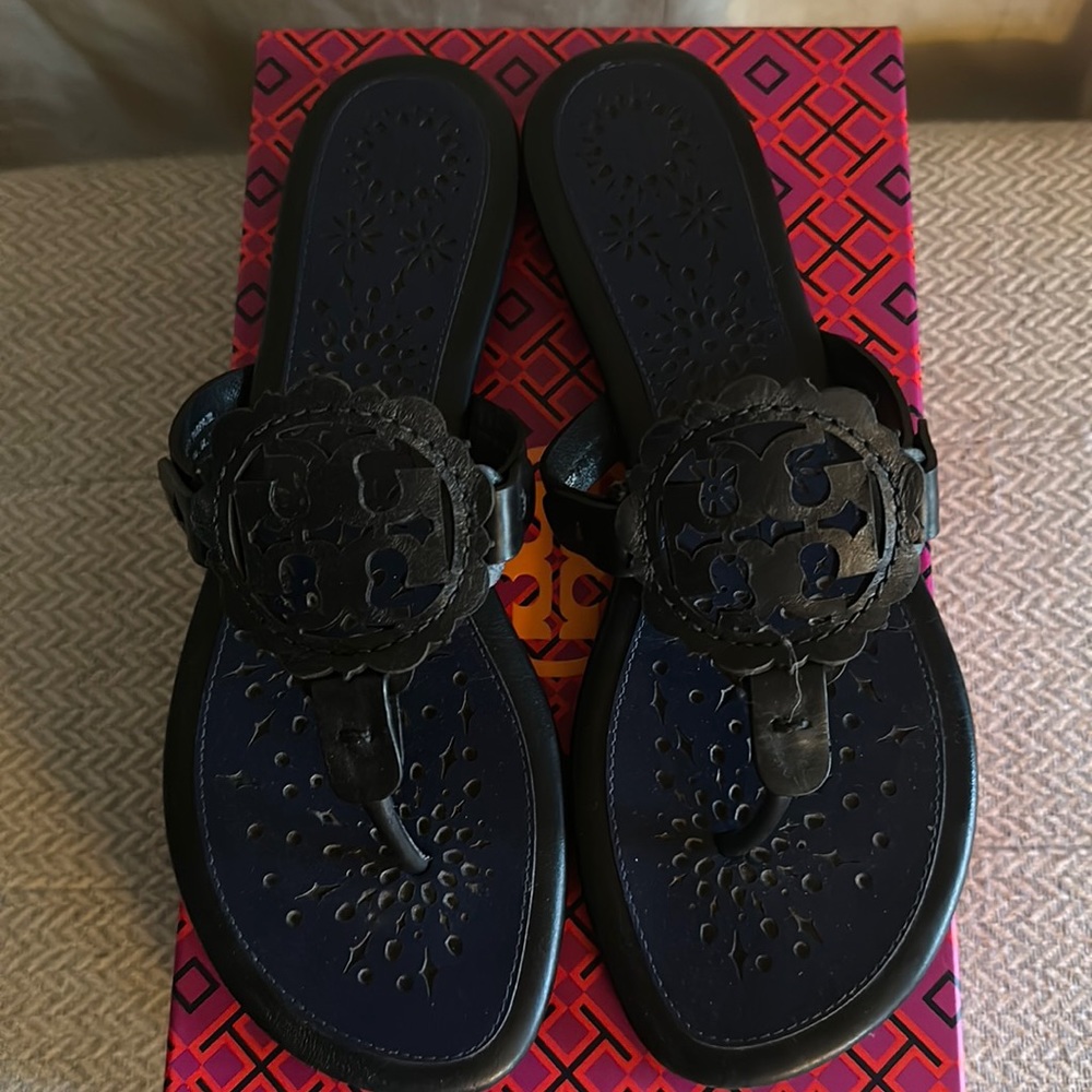 Tory Burch miller navy/black with scalloped emblem rare discontinued